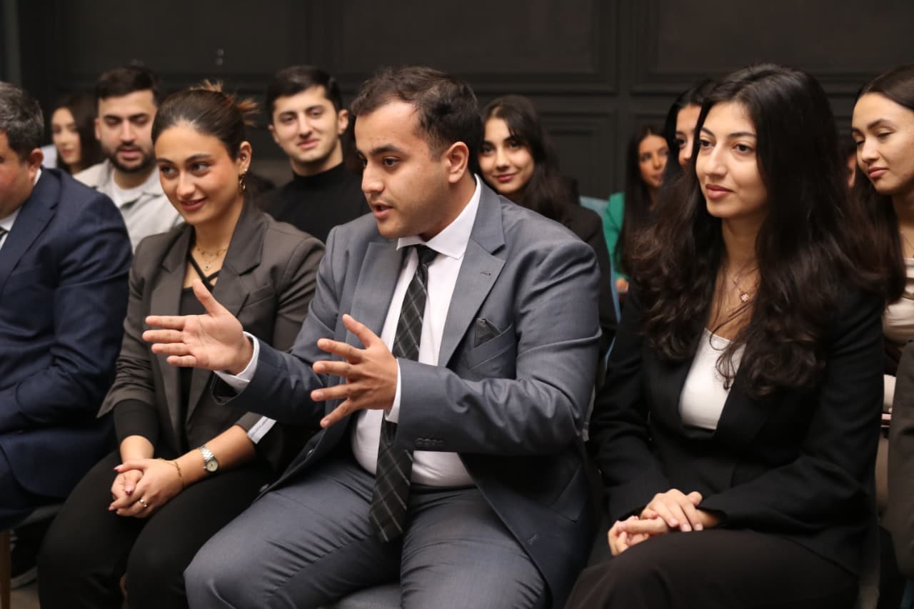 Fuad Muradov Budapeştdə diaspor gəncləri ilə görüşdü - FOTOLAR